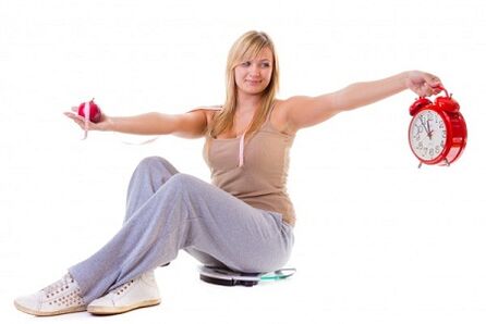 Djevojka koja želi smršaviti hrani se zdravo i po režimu